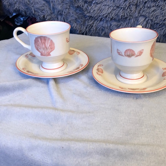 Vintage seashell cups and saucers - Picture 3 of 5